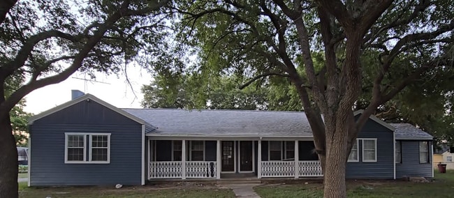property at 1114 W 5th St