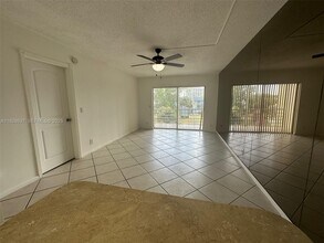 1638 Embassy Dr in West Palm Beach, FL - Building Photo - Building Photo