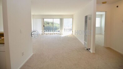 126 Eden Roc Dr in Sausalito, CA - Building Photo - Building Photo