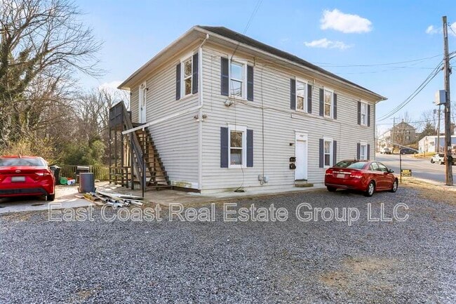 property at 157 N Conococheague St