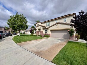 36948 Silk Tree Ct in Winchester, CA - Building Photo - Building Photo