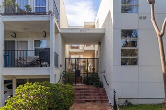 Ocean Park Apartments in Santa Monica, CA - Building Photo - Building Photo