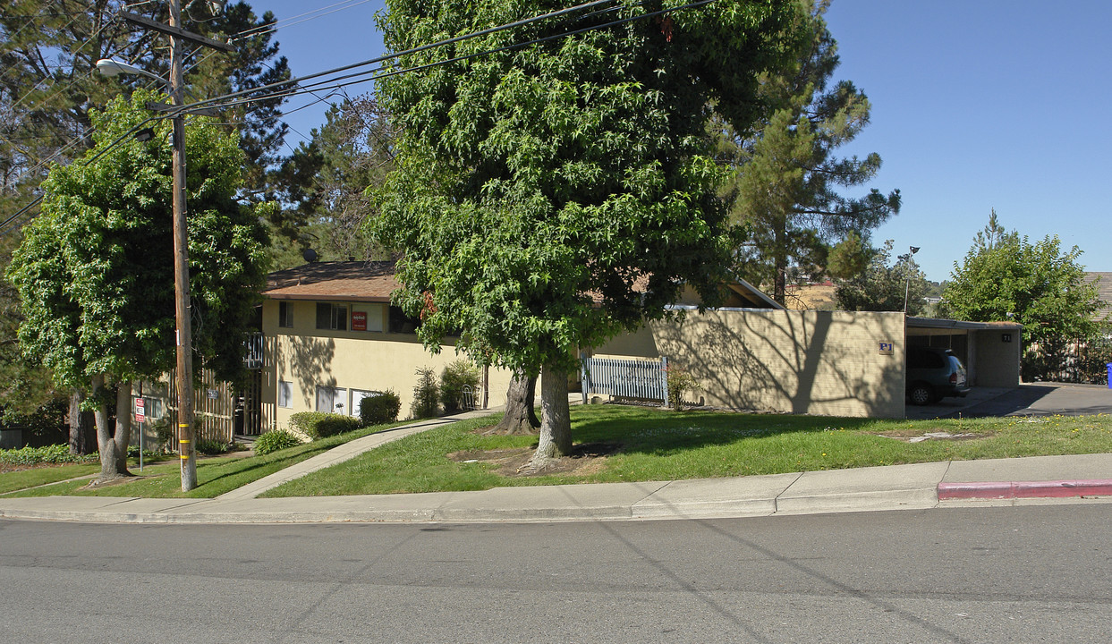 2860 Estates Ave in Pinole, CA - Building Photo