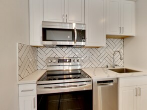 1502 Newlands Ave in Burlingame, CA - Foto de edificio - Building Photo