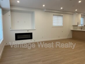 2274-2274 Woodlawn St in Kelowna, BC - Building Photo - Building Photo