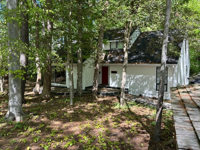 property at 2729 Poplar Ln