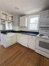 61 Malbone Rd in Newport, RI - Building Photo - Building Photo