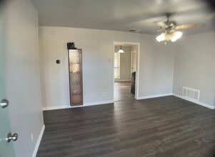 1442 Parnell Ave in San Antonio, TX - Foto de edificio - Building Photo