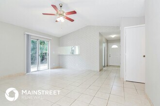 1936 Pinehurst Dr in Clearwater, FL - Foto de edificio - Building Photo