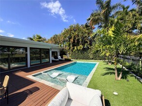 5911 Alton Rd in Miami, FL - Building Photo - Building Photo