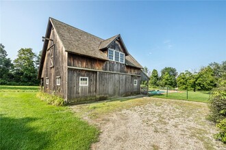 9 Vanishing Brook Ln in Sharon, CT - Building Photo - Building Photo