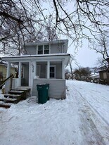 539 Isbell St in Lansing, MI - Building Photo