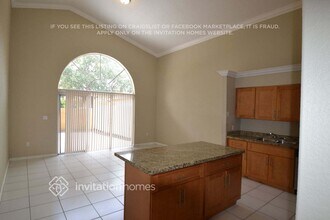 8764 NW 153rd Terrace in Hialeah, FL - Foto de edificio - Building Photo