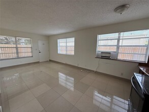 883 NE 40th St in Oakland Park, FL - Building Photo - Building Photo