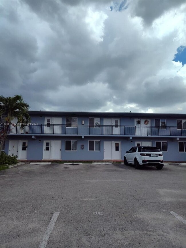 655 Eldron Dr in Miami Springs, FL - Building Photo - Building Photo