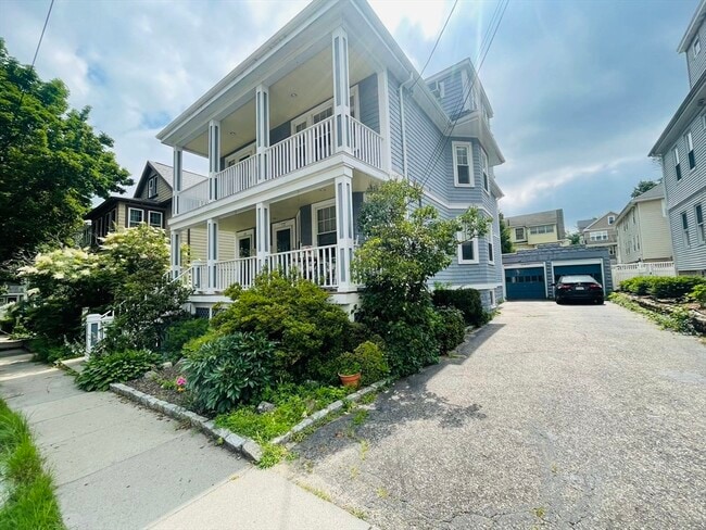 10 Vincent Ave in Belmont, MA - Building Photo - Building Photo