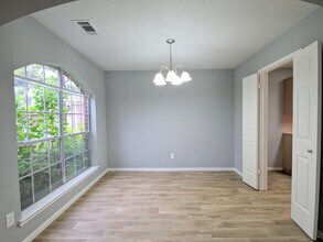 4805 E Columbary Dr in Rosenberg, TX - Building Photo - Building Photo