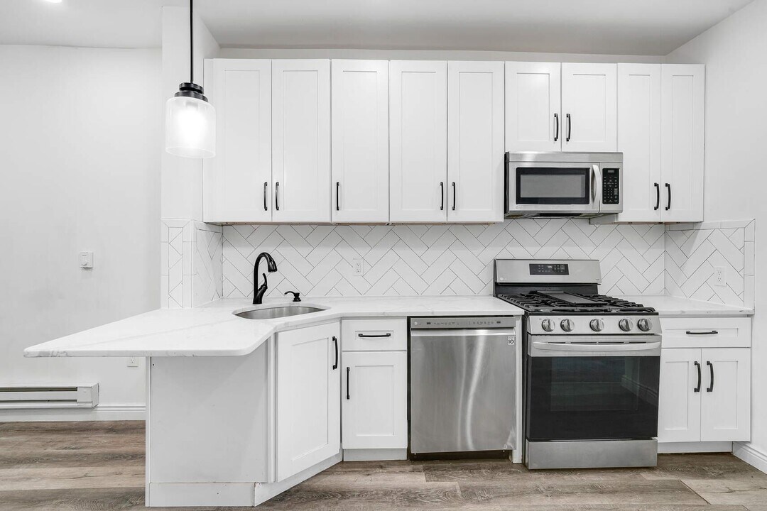 609 New York Ave in Union City, NJ - Building Photo