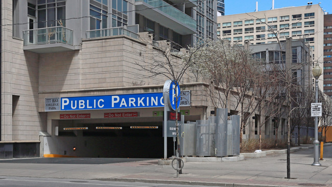 College Park- North Tower in Toronto, ON - Building Photo - Building Photo