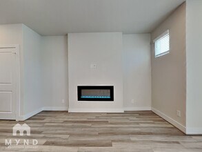 8851 Oakland Rd in San Antonio, TX - Foto de edificio - Building Photo