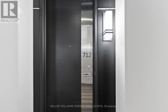 188 Eglinton Ave E in Toronto, ON - Building Photo - Building Photo