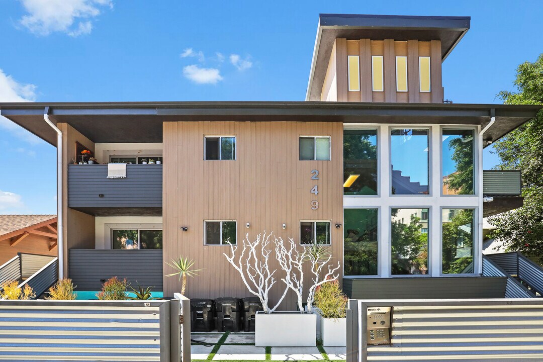 249 S. Coronado St. in Los Angeles, CA - Building Photo