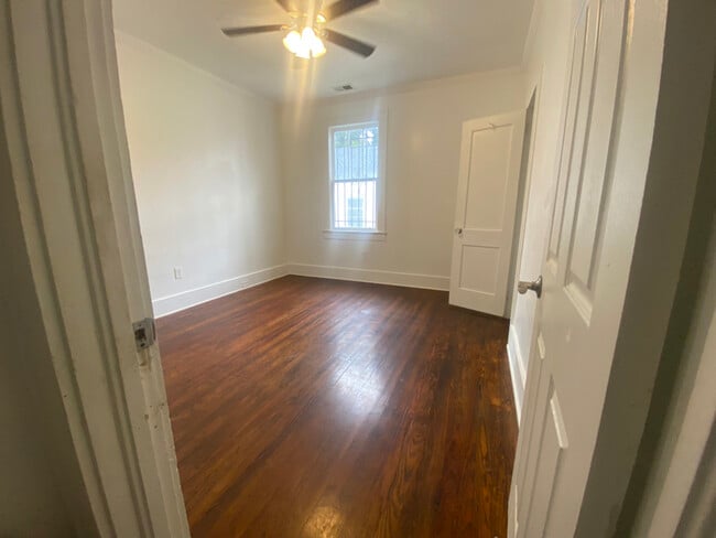 1914 Calvert St in North Charleston, SC - Foto de edificio - Building Photo