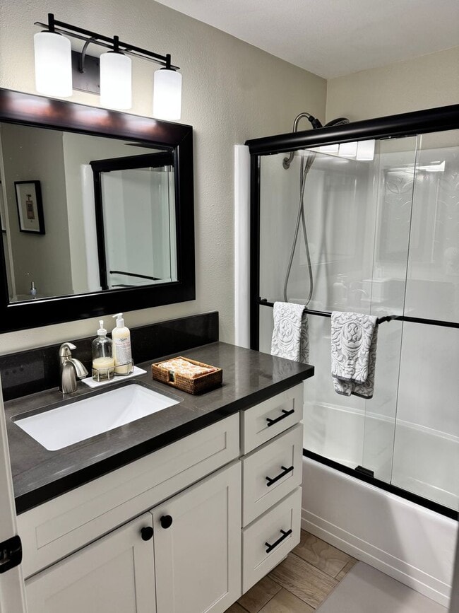 3117 Coral Ave in Costa Mesa, CA - Building Photo - Building Photo