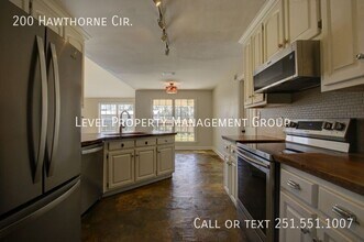 200 Hawthorne Cir in Fairhope, AL - Building Photo - Building Photo