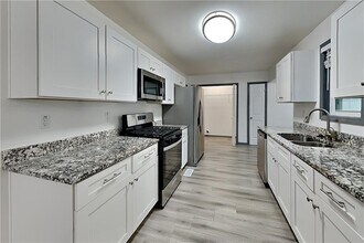 5406 Jamestowne Dr in Powder Springs, GA - Building Photo - Building Photo