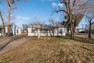 110 N Doris St in Wichita, KS - Building Photo