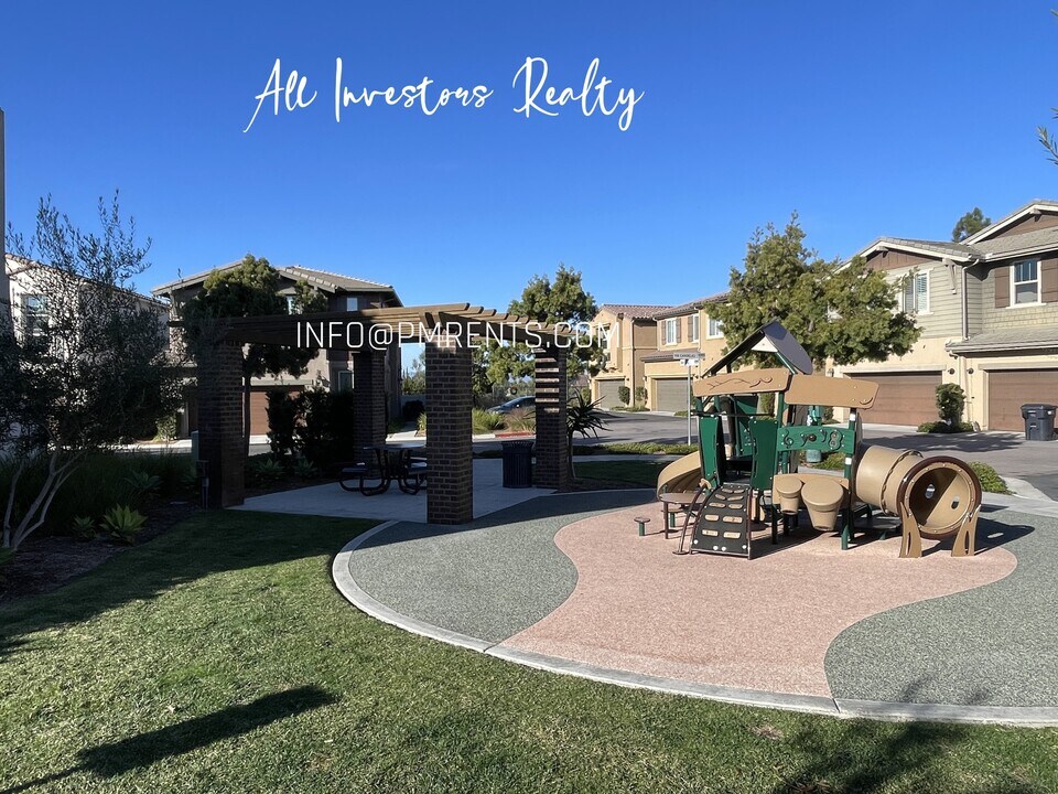 1234 Via Candelas in Oceanside, CA - Building Photo