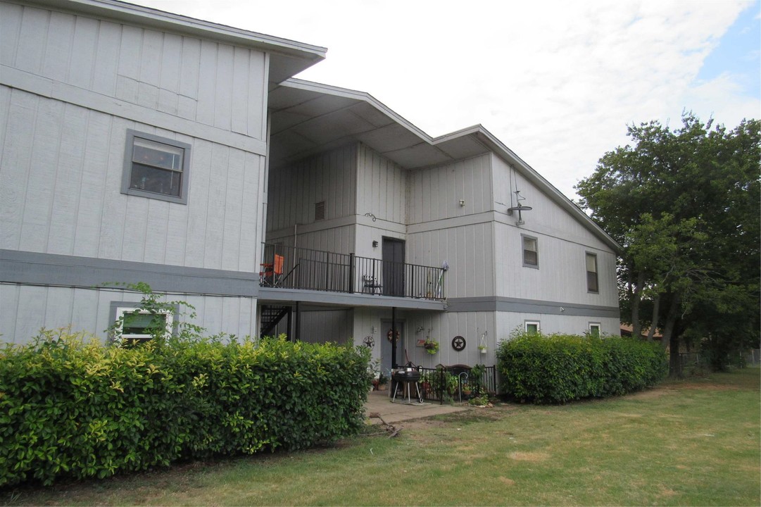 Comanche Trail Apartments in Lake Worth, TX - Foto de edificio