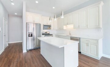 1335 W Taylor St, Unit 2 in Chicago, IL - Foto de edificio - Building Photo