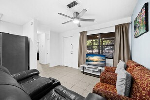 735 SE 4th Ave in Gainesville, FL - Building Photo