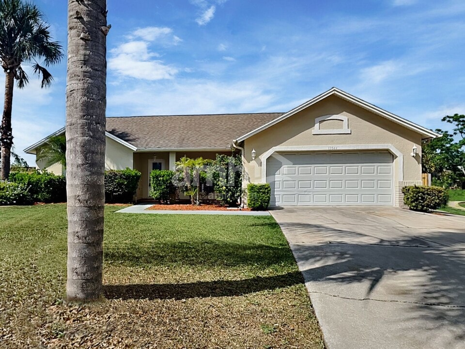 13044 Pine Sap Ct in Clermont, FL - Foto de edificio