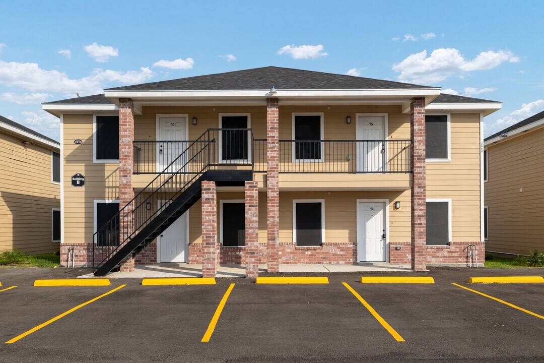 2416 E Rogers Rd in Edinburg, TX - Foto de edificio