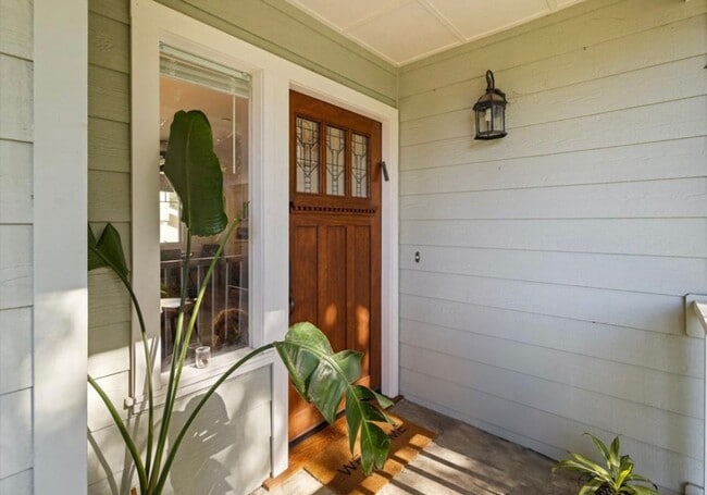 731 Bath St in Santa Barbara, CA - Building Photo - Building Photo