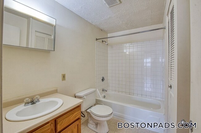 35 Longworth Ave in Brockton, MA - Building Photo - Building Photo