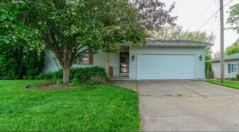 479 Meadow Ln in Lowell, IN - Building Photo