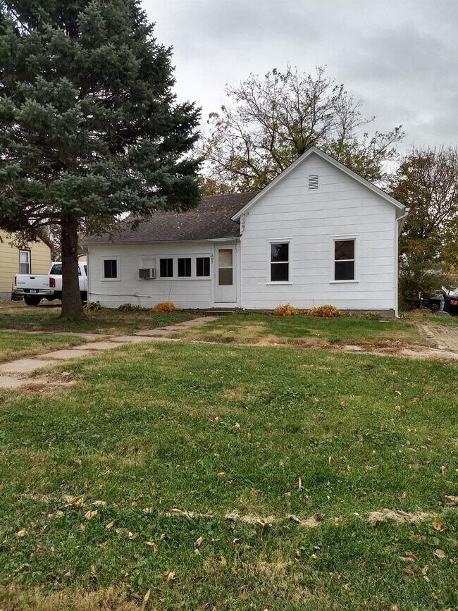 207 W Oak St in Cedar Bluffs, NE - Building Photo - Building Photo
