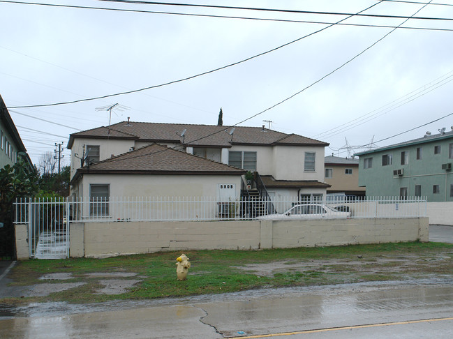 5909 Cahuenga Blvd in North Hollywood, CA - Foto de edificio - Building Photo