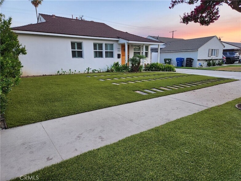 17512 Lanark St in Los Angeles, CA - Building Photo