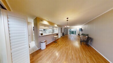 1970 Augusta Dr in Houston, TX - Building Photo - Building Photo