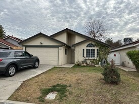 5567 W Sample Ave in Fresno, CA - Building Photo