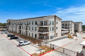Jovie Belterra (new) in Austin, TX - Foto de edificio - Building Photo