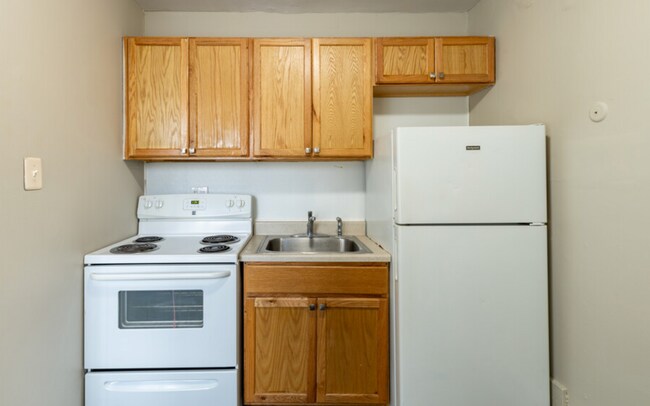 17020 Raupp Rd, Unit 203 - UPG in Melvindale, MI - Building Photo - Building Photo