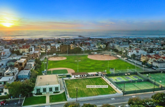 620 9th St in Hermosa Beach, CA - Foto de edificio - Building Photo