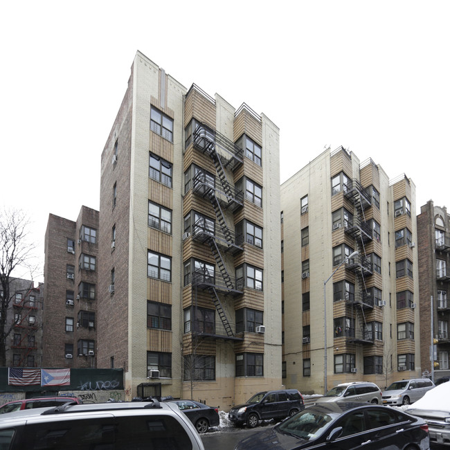 2205 Creston Ave in Bronx, NY - Building Photo - Building Photo