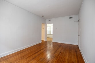 7350 N Damen Ave, Unit GDN in Chicago, IL - Building Photo - Building Photo